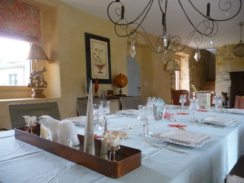 salle à manger avec table 12 couverts