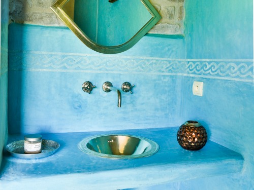 ambiance marocaine  pour le coin lavabo du hammam